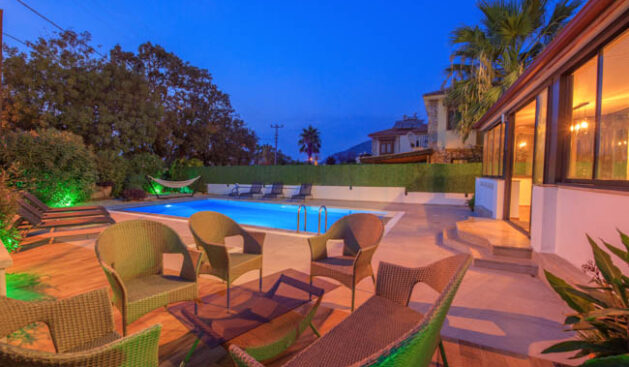 The Perfect Villa, Hisaronu. Pool & Sitting Area